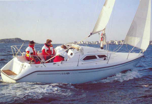 maxi 800 yacht