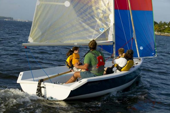vanguard nomad 17 sailboat