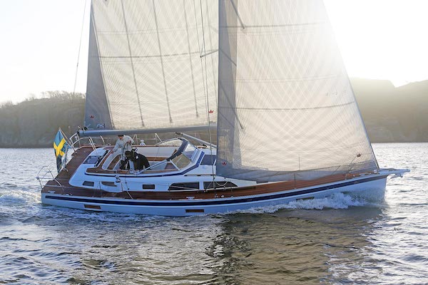 HALLBERG-RASSY 40C - sailboatdata